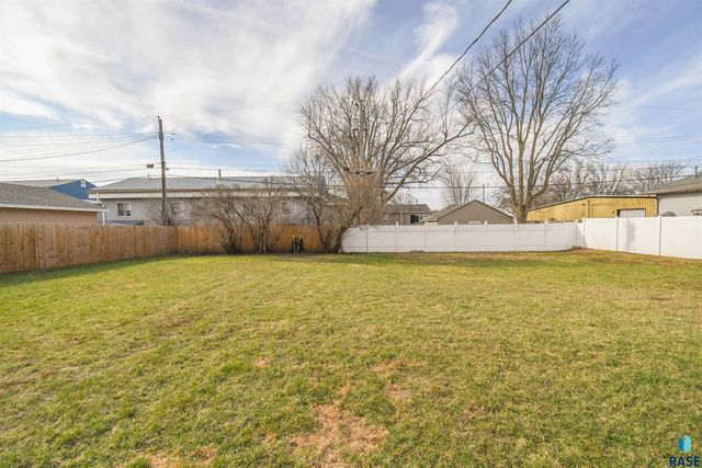 213 W 42nd St Street, Sioux Falls, SD 57105