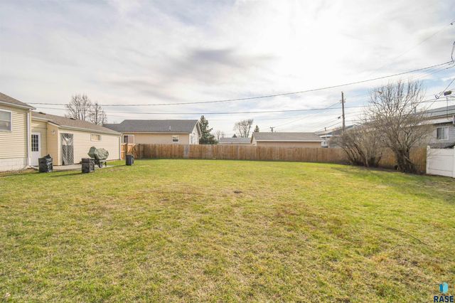 213 W 42nd St Street, Sioux Falls, SD 57105