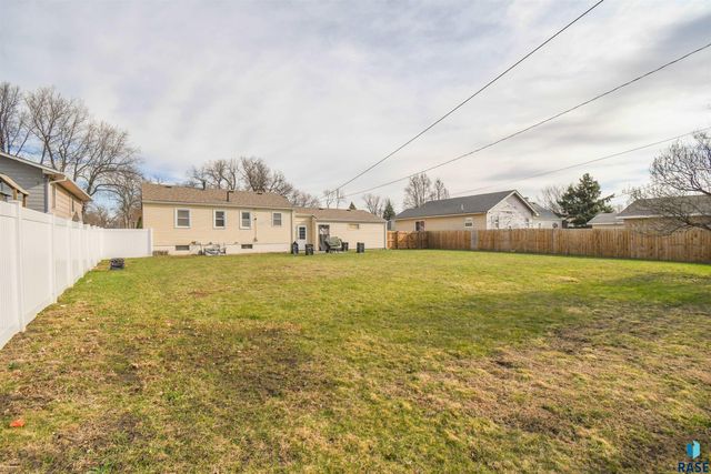 213 W 42nd St Street, Sioux Falls, SD 57105