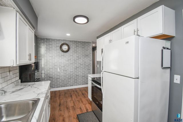 213 W 42nd St Street, Sioux Falls, SD 57105