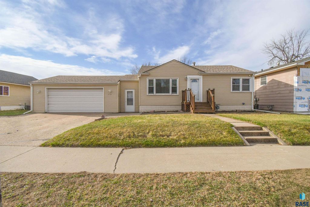213 W 42nd St Street, Sioux Falls, SD 57105