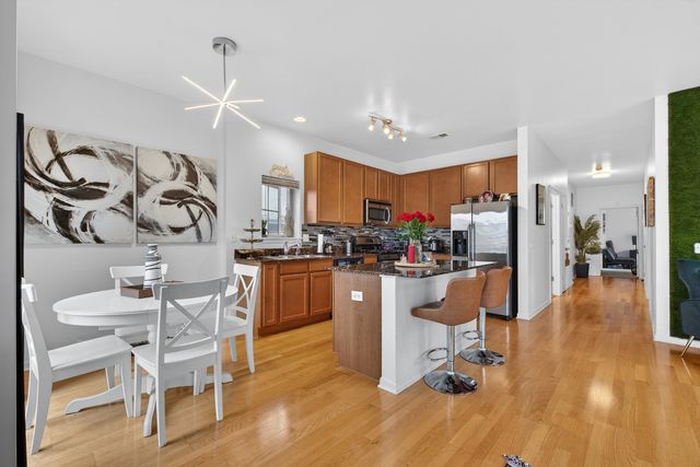 16 W 36th Street 3, Chicago, IL 60609