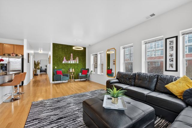 16 W 36th Street 3, Chicago, IL 60609