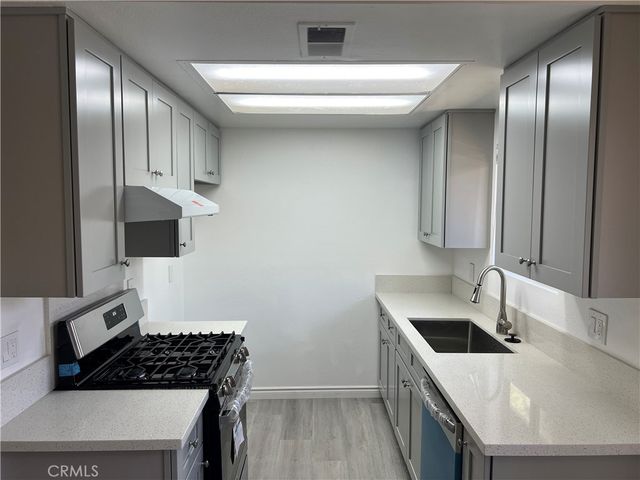 221 Grayson Way D, Upland, CA 91786