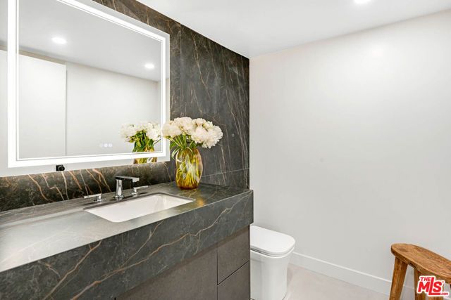 350 N Palm Drive 403, Beverly Hills, CA 90210