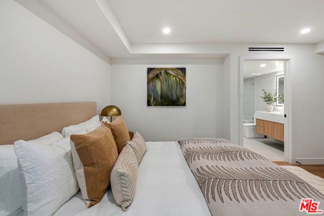 350 N Palm Drive 403, Beverly Hills, CA 90210