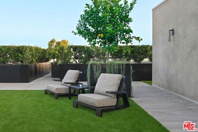 350 N Palm Drive 403, Beverly Hills, CA 90210