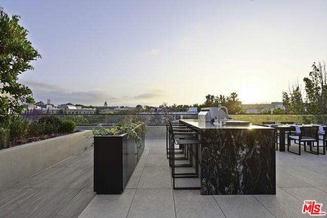 350 N Palm Drive 403, Beverly Hills, CA 90210