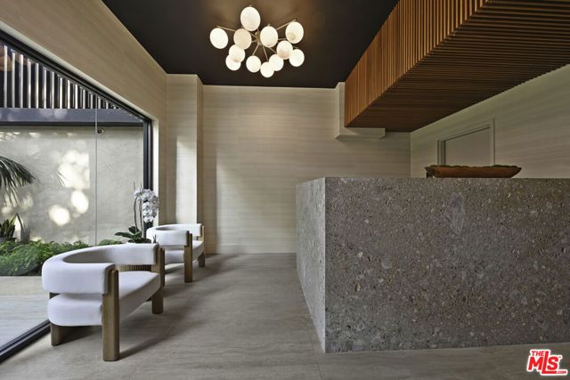 350 N Palm Drive 403, Beverly Hills, CA 90210