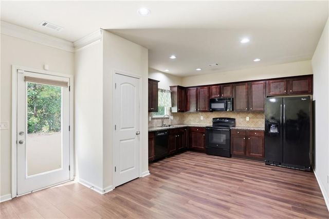 906 Donington Circle, Lawrenceville, GA 30045