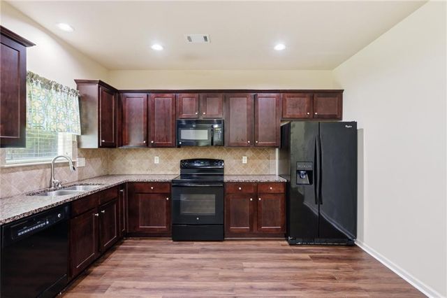 906 Donington Circle, Lawrenceville, GA 30045