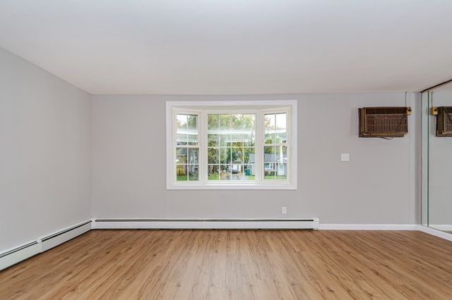 35 Bernadette St, Fitchburg, MA 01420