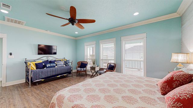 1969 Avenue J, Crystal Beach, TX 77650