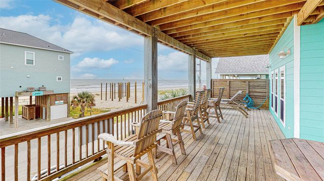 1969 Avenue J, Crystal Beach, TX 77650