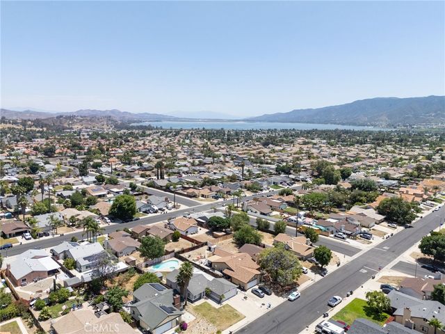 142 N Massachusetts, Lake Elsinore, CA 92530