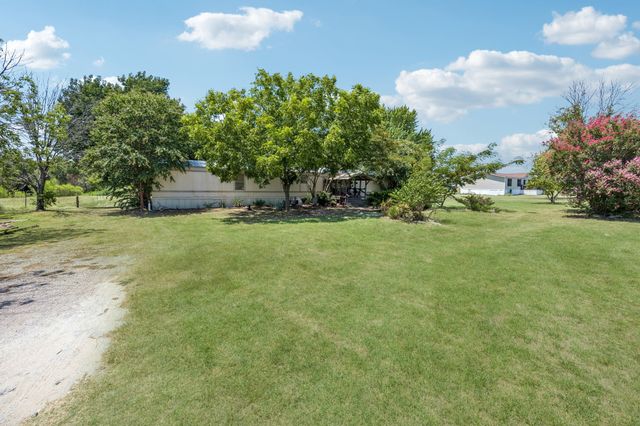 192 Oak Meadows Drive, Springtown, TX 76082