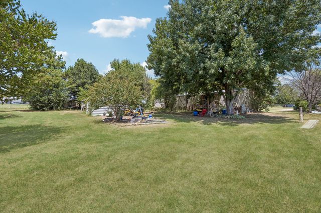 192 Oak Meadows Drive, Springtown, TX 76082