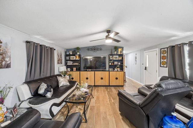 192 Oak Meadows Drive, Springtown, TX 76082