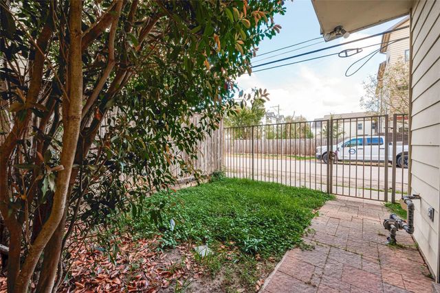 4305 Eigel Street, Houston, TX 77007