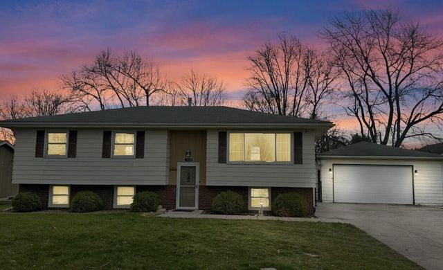 3907 Brookside Drive, Crown Point, IN 46307
