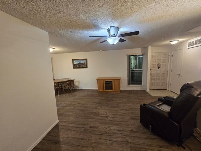 4627 Overland Street NE, Albuquerque, NM 87109