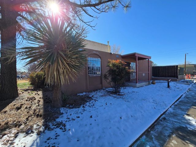 4627 Overland Street NE, Albuquerque, NM 87109