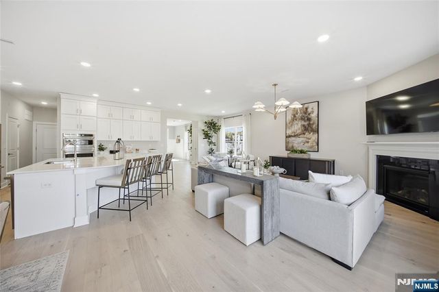 2 Belmont Place, Oakland, NJ 07436