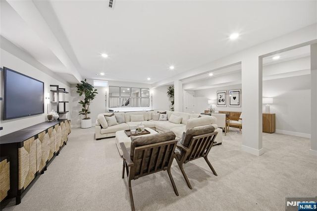 2 Belmont Place, Oakland, NJ 07436