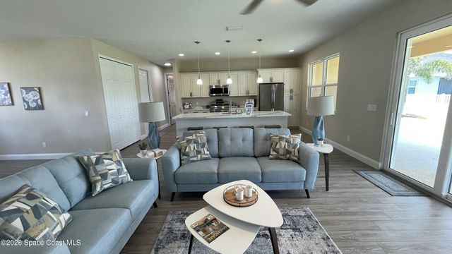 1035 Captiva Island Circle SW, Palm Bay, FL 32908