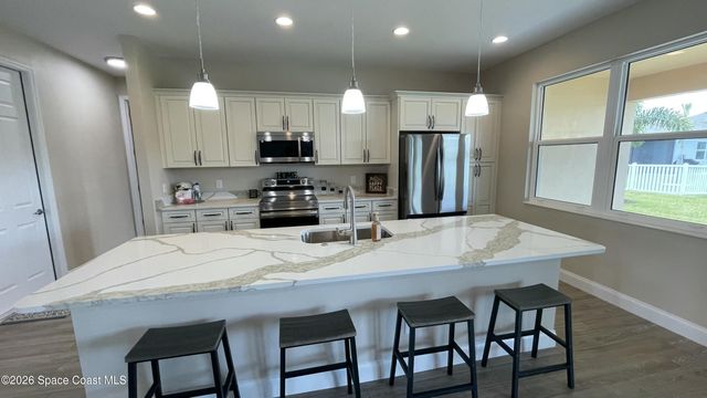 1035 Captiva Island Circle SW, Palm Bay, FL 32908