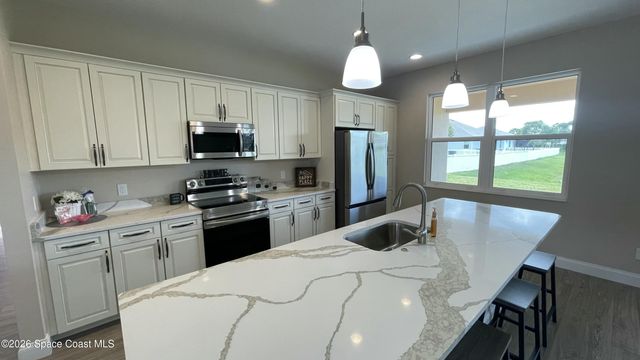 1035 Captiva Island Circle SW, Palm Bay, FL 32908