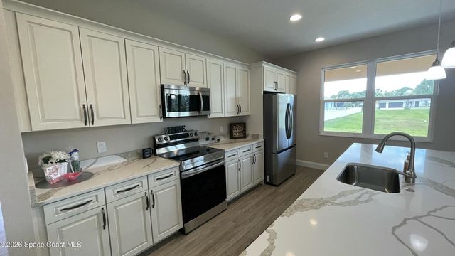 1035 Captiva Island Circle SW, Palm Bay, FL 32908
