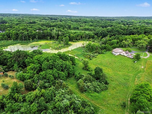 18501 Taylor Lake Road, Rose Township, MI 48442