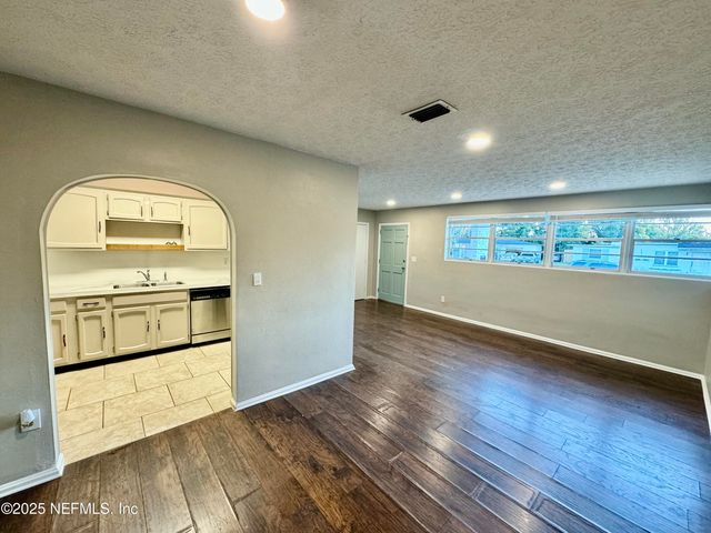 1157 GUNKA Road, Jacksonville, FL 32216