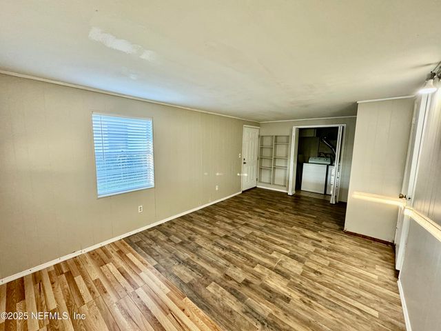 1157 GUNKA Road, Jacksonville, FL 32216