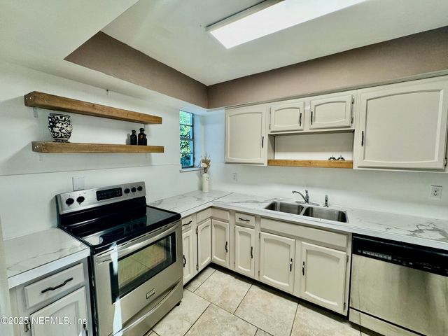 1157 GUNKA Road, Jacksonville, FL 32216