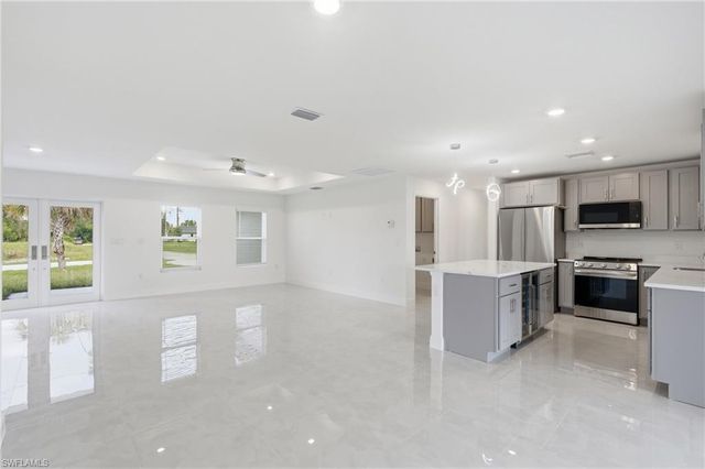 647 Whitmore LOOP, Lehigh Acres, FL 33972