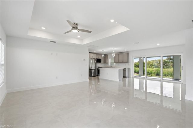 647 Whitmore LOOP, Lehigh Acres, FL 33972
