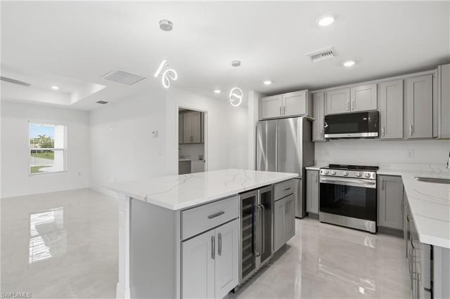647 Whitmore LOOP, Lehigh Acres, FL 33972