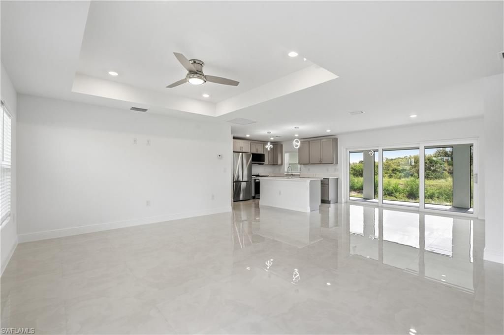 647 Whitmore LOOP, LEHIGH ACRES, FL 33972 — photo 4