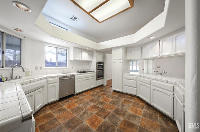 804 De Oro Court, Bakersfield, CA 93314