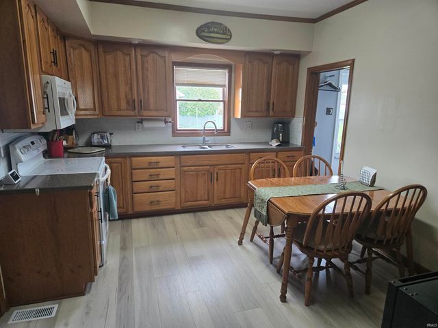 324 W Jay Street, Dunkirk, IN 47336