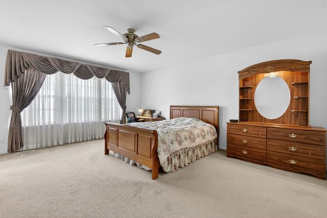 326 Copper Springs Lane, Elgin, IL 60124