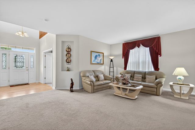 326 Copper Springs Lane, Elgin, IL 60124