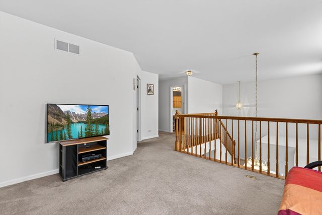 326 Copper Springs Lane, Elgin, IL 60124