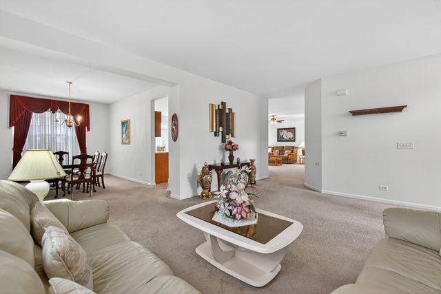 326 Copper Springs Lane, Elgin, IL 60124
