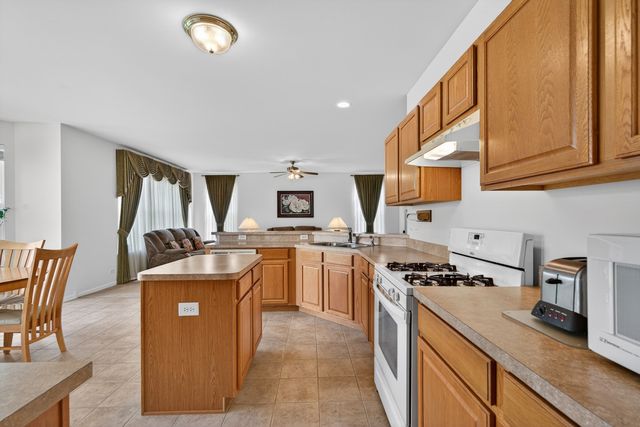 326 Copper Springs Lane, Elgin, IL 60124