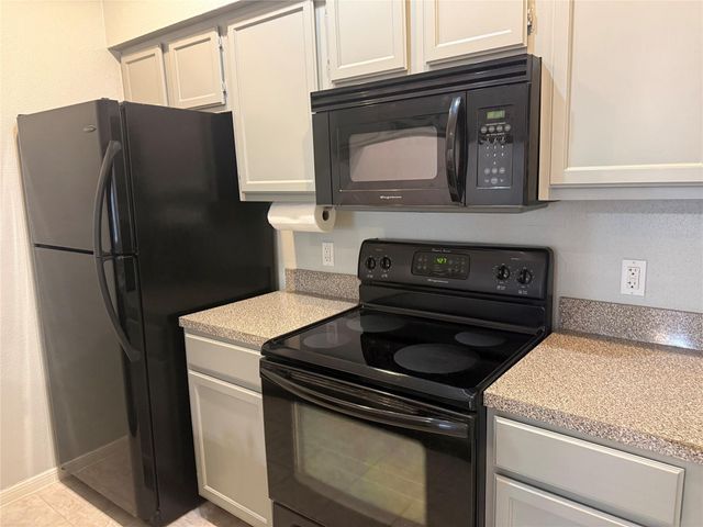 2121 El Paseo Street 1811, Houston, TX 77054