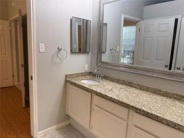 2121 El Paseo Street 1811, Houston, TX 77054