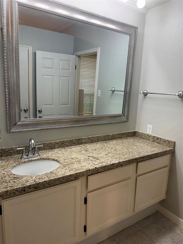 2121 El Paseo Street 1811, Houston, TX 77054